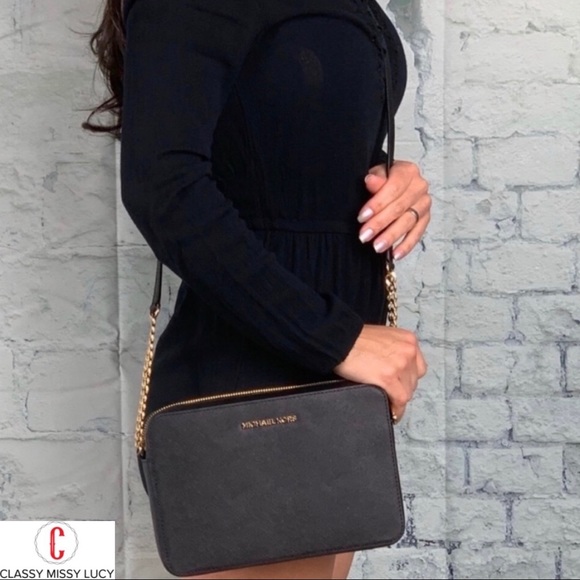 Michael Kors Handbags - NWT Michael Kors Jet Set item crossbody